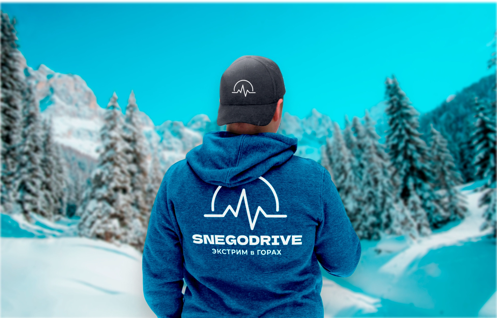 Логотип SNEGODRIVE на толстовке