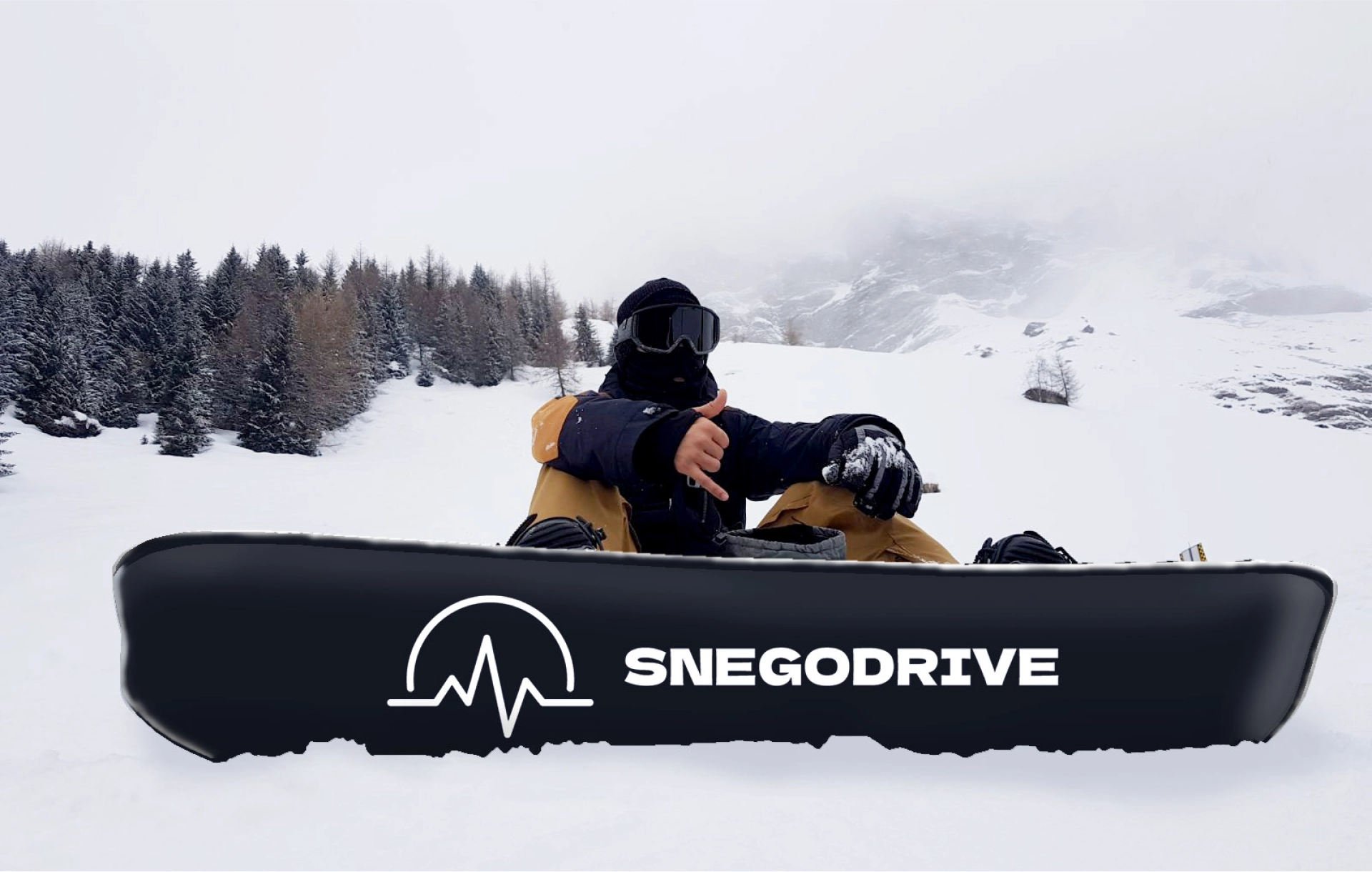 Логотип SNEGODRIVE на сноуборде